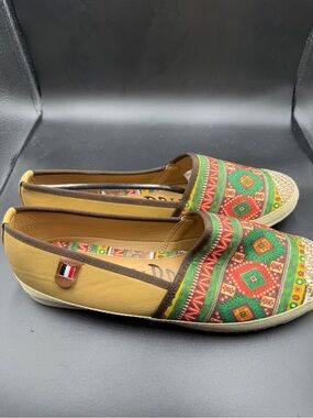 Natural Breeze Casual Embroidered Slip-On Flats in Multi-Color